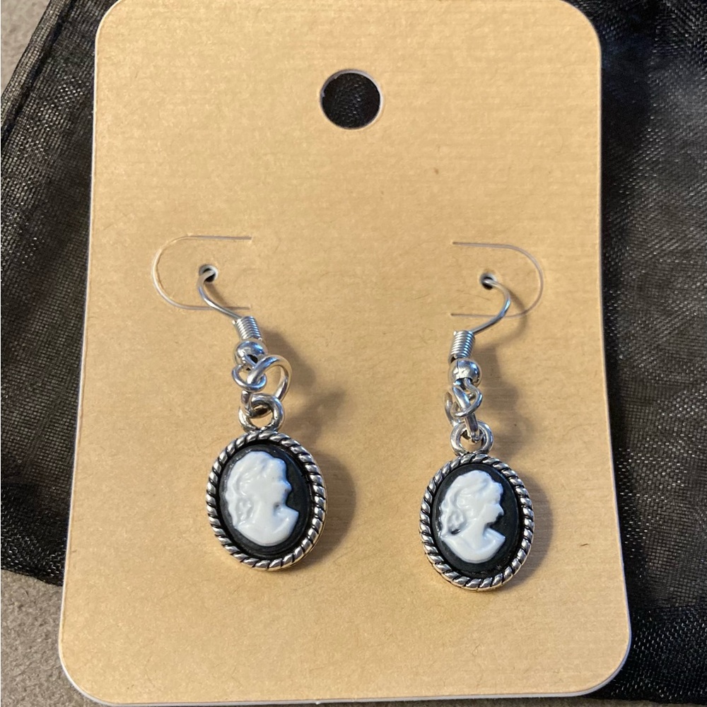 New Vintage style cameo dangle Earrings